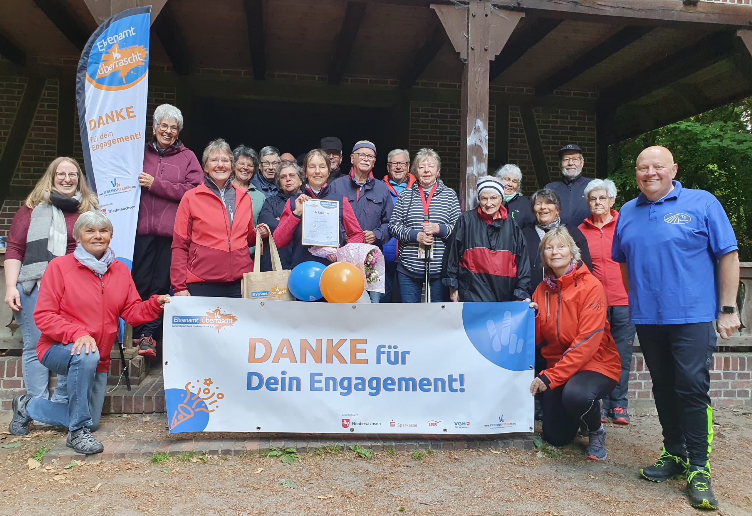 Ehrenamt überrascht! Verschenke einen Moment der bleibt!